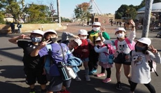【Japan - Saitama Prefecture】: All-School Walking Excursion: "Wonderful Discovery“, ”Full of Warm Words“, ”Full of Thank You!“