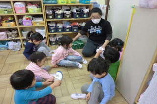 Establishing Healthy Lifestyle of Young Children through Cooperation between Kindergarten and Home